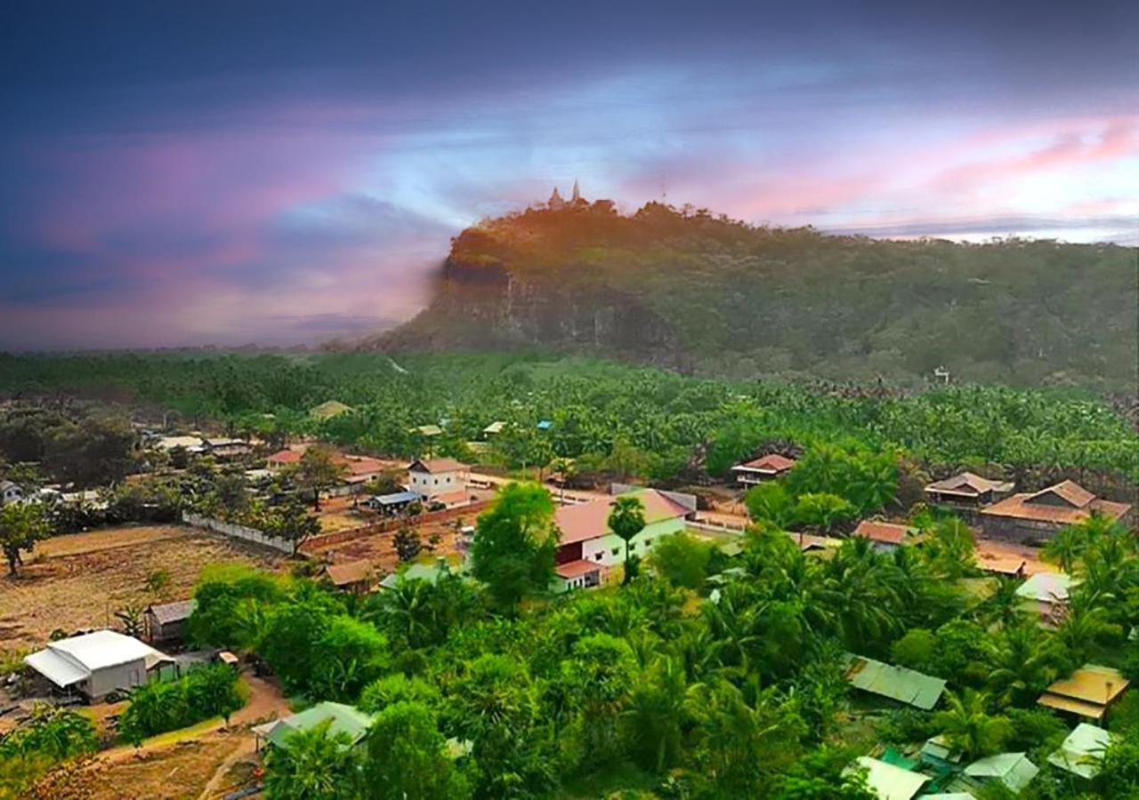 Family Batcave Homestay Battambang Eksteriør bilde