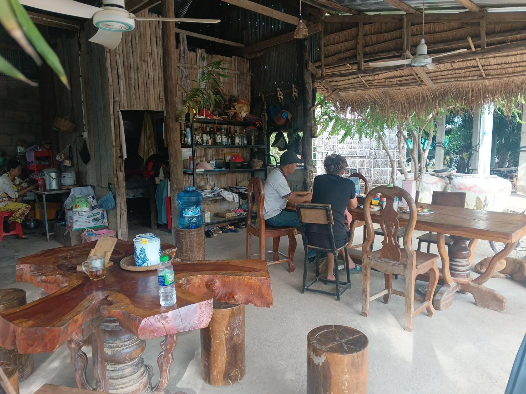 Family Batcave Homestay Battambang Eksteriør bilde