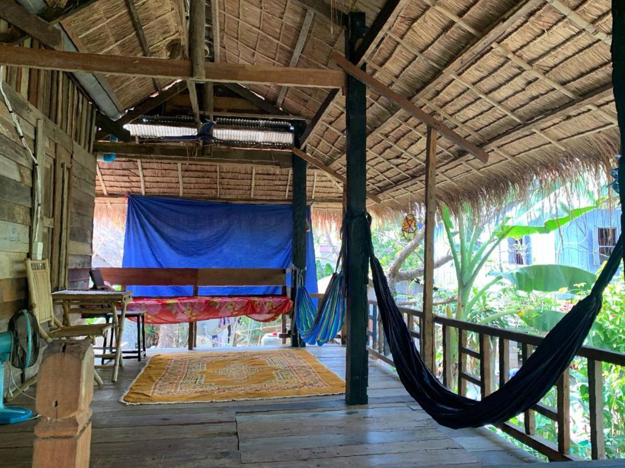 Family Batcave Homestay Battambang Eksteriør bilde